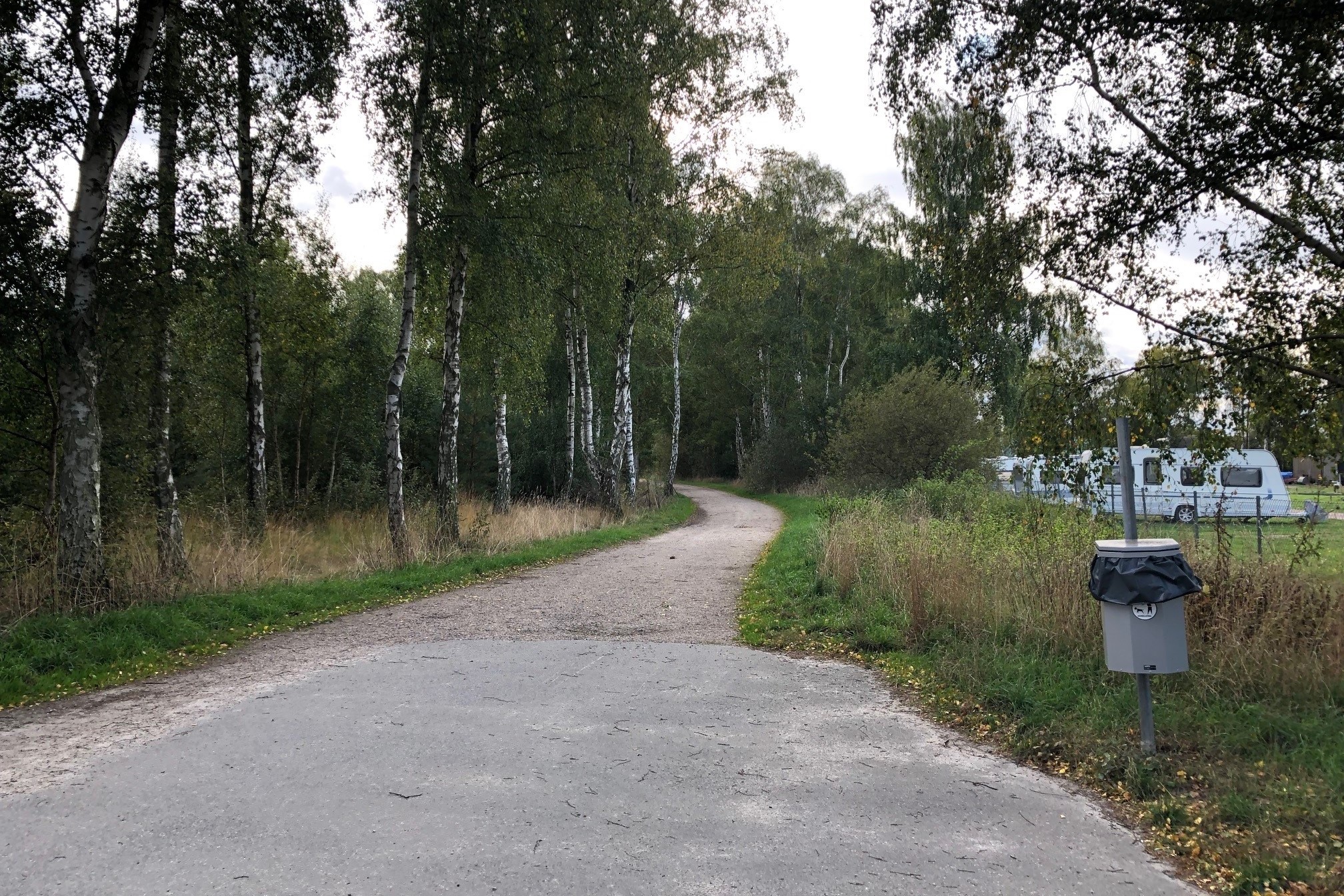vid campingen p&aring; v&auml;g mot havet.jpg